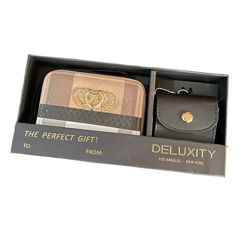 NWT Deluxity Women’s Wallet & AirPods Case Gift Set